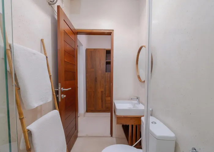 ヴィラ Floro Canggu By Dhananjaya Hospitality Munggu